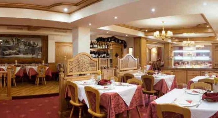 Hotel Cristallo (Canazei), Val di Fassa ski chalet, image 3